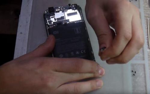 Как разобрать телефон Xiaomi. Инструкция о том, как открыть крышку Xiaomi
