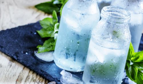 При какой температуре замерзает вода в бутылке. Почему не замерзает вода в бутылке