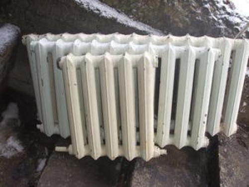 Вес и характеристики чугунных батарей отопления разных типов. Какое значение имеет вес батареи 16