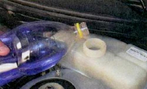 Замена охлаждающей жидкости приора. Сколько антифриза надо залить в Приору