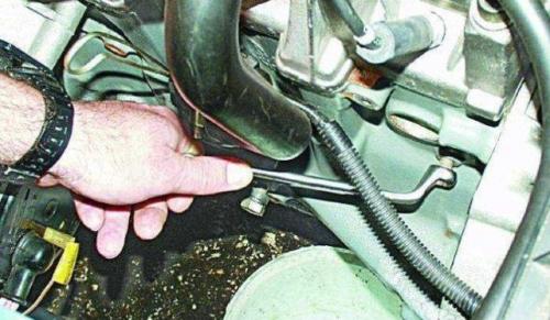 Замена охлаждающей жидкости приора. Сколько антифриза надо залить в Приору