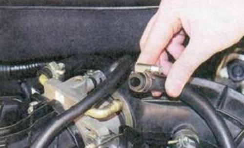 Замена охлаждающей жидкости приора. Сколько антифриза надо залить в Приору